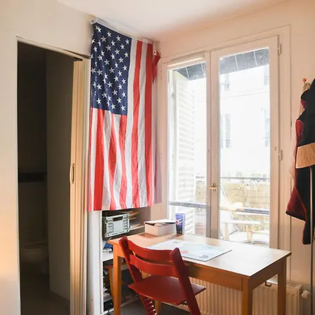 Spacious Duplex - Near Park Apartment *