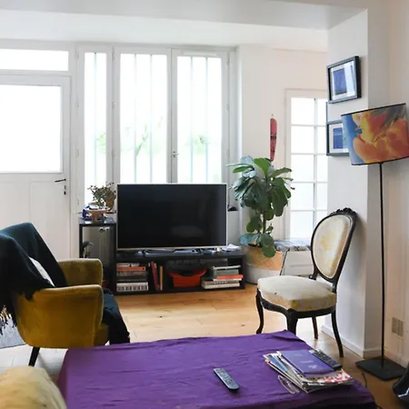 Spacious Duplex - Near Park Apartment *